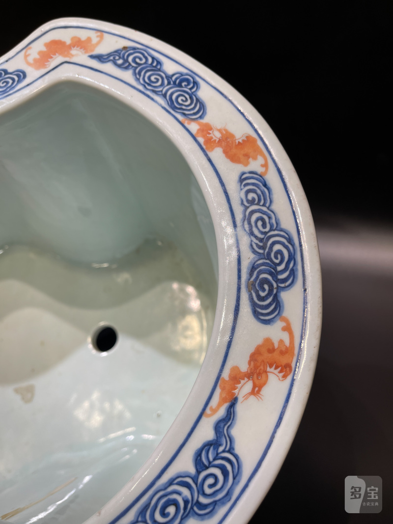 清光绪 青花矾红云蝠纹蝠形大花盆 - 图10